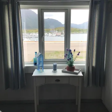 Laukvika Rorbuer * Laukvik